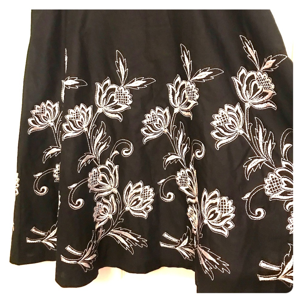 Ann Taylor Loft Black & White Floral Skirt Size 8